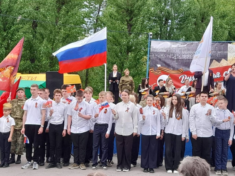 Праздничный концерт «Парад у дома ветерана».